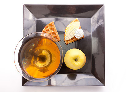 苹果酸盐切片与饮料蛋糕鸡尾巧克力甜点菠萝奇异果馅饼酒杯水果杯子图片