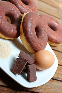 做甜甜圈巧克力早餐小麦盘子包子奶油状美食小吃面粉蛋糕图片