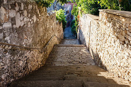 克罗地亚Pula的狭窄街和楼梯图片
