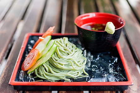 日美传统食物日本传统食品正方形饮食面条木头大豆化合物碳水面粉托盘棕色图片