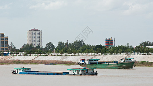 柬埔寨的河流船只热带血管导航运输货物货运图片