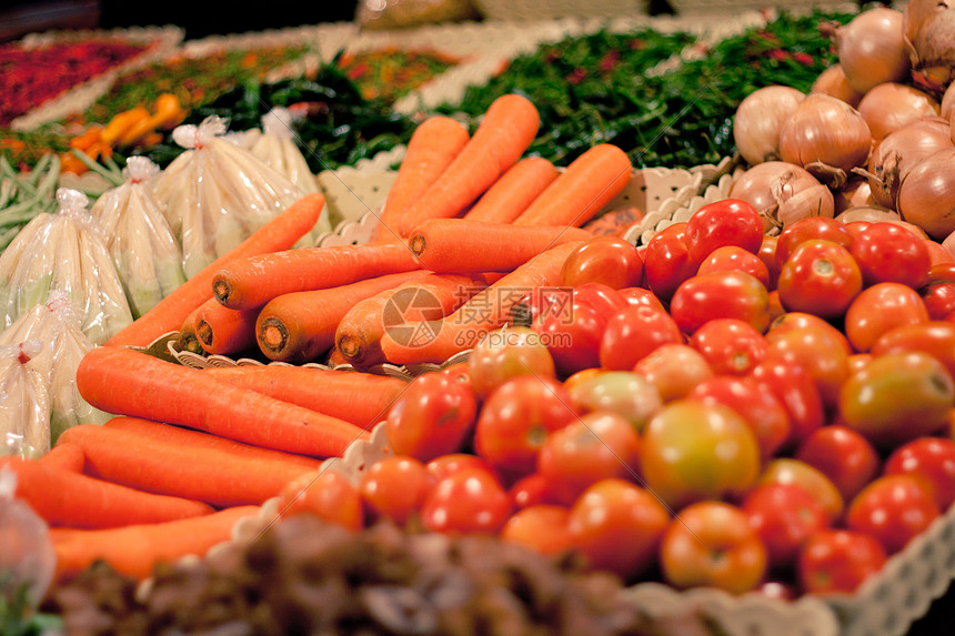 市场上的蔬菜展示图片