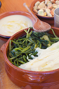 寒冷而宽阔的豆质食物菊苣蔬菜奶油状烹饪棕色绿色饮食陶瓷健康图片