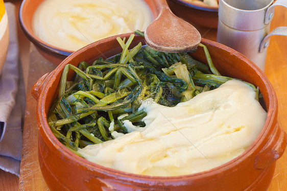 寒冷而宽阔的豆质食物豆子绿色豆类菊苣美食饮食健康陶瓷奶油状图片