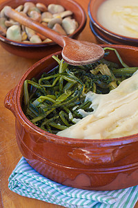 寒冷而宽阔的豆质农业奶油状饮食菊苣绿色美食豆子陶瓷食物棕色图片