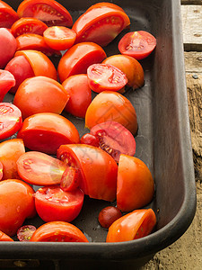 新鲜菜园番茄切开背景图片