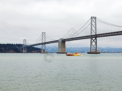 旧金山湾大桥在云天金属跨度工程天空交通宝藏城市旅行水路旅游图片