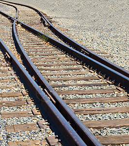 日光日对交汇处的旧铁路轨迹晴天旅行路线船运后勤运输金属穿越小路碎石图片