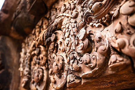 在吴哥尔河上的雕刻柱历史性雕塑砂岩遗产信仰文化旅行高棉语历史宗教图片