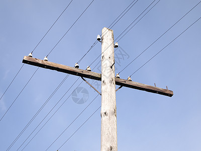 木柱天空乡村电压蓝色木头电气金属活力电缆图片