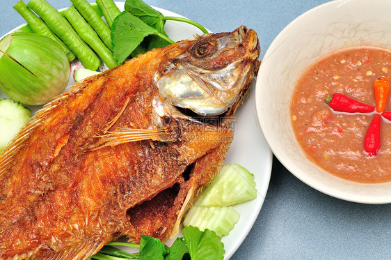 煎炸鱼蔬菜烹饪美食海鲜茄子香料传统午餐柠檬餐厅图片