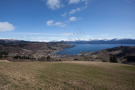 Fjord 位置山脉旅游森林天空游客荒野树木峡湾文化目的地图片