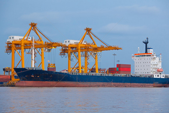 航运港送货海洋血管码头进口船运加载贮存货运货物图片