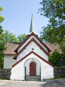 挪威中世纪教堂的入口处图片
