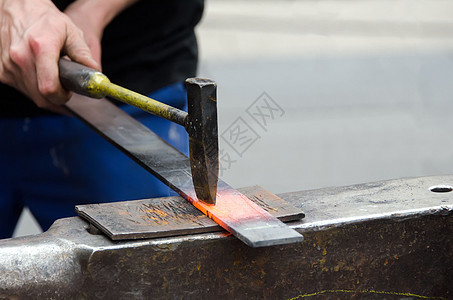铁匠铁匠铺手工工艺工具锤子工作金属作坊金工制造业图片