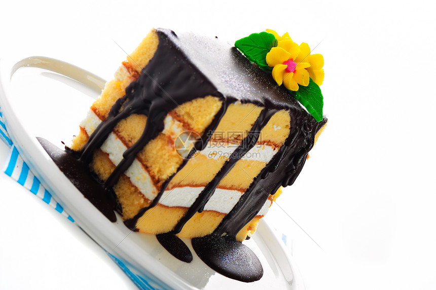 巧克力和鲜花蛋糕海绵小吃烹饪糕点奶油餐巾可可面包餐厅盘子图片