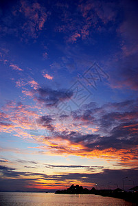 日落的夜空景观多云灯光日出季节戏剧性气氛空气天空假期图片