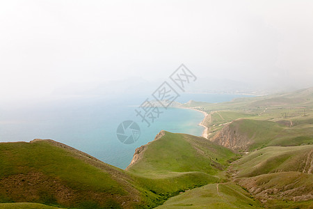 海洋和山山棕色植物风景蓝色晴天爬坡阳光海浪山脉植物群图片