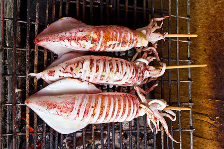 泰海市场许多烤鱿鱼饮食章鱼团体食物野生动物海鲜乌贼荒野海洋炙烤图片