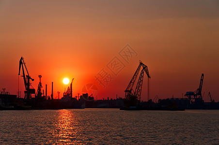 傍晚端口太阳金属货物机器港口运输制造业船厂进口起重机图片