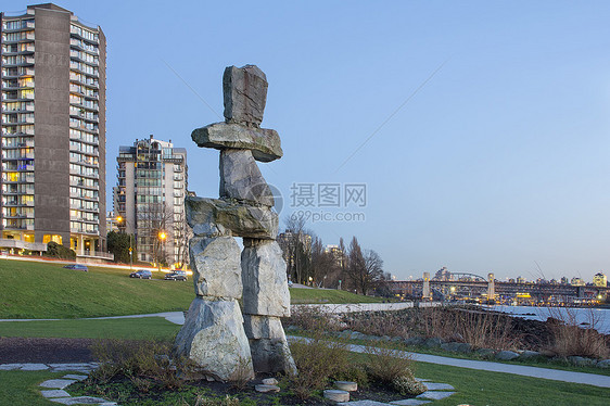 Inukshuk 公元前温哥华日落海滩石雕图片