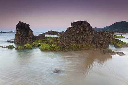 西班牙坎塔布里亚诺贾海尔盖拉斯海滩编队石头岩石苔藓海洋图片