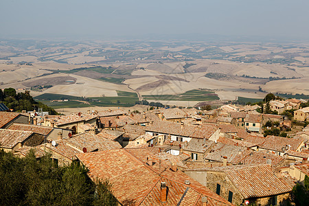 Tu小城镇Montalcino的屋顶与景观观文化土地城市全景场地农村栽培房屋天空葡萄园图片