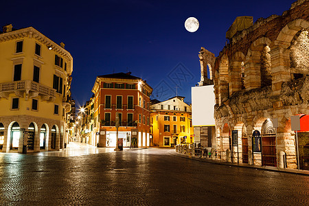 满月在布拉广场上方和佛罗伦萨古罗马图片