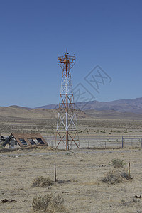 在沙漠中部的 雷达显示有天空飞机蓝天飞山脉跑道图片