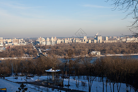 Dnieper 视图房子旅行场景建筑物城市全景财产蓝色住宅建筑学图片