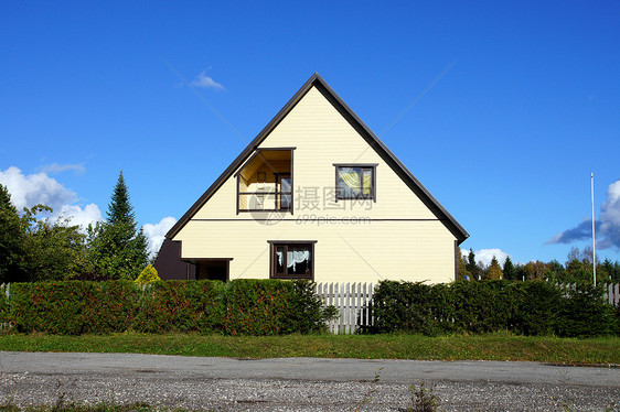 房屋和田地白色绿色建筑学房子生活蓝色天空场地公寓玻璃图片