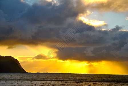 Lofoten 灯光阳光日落群岛蓝天支撑海洋图片