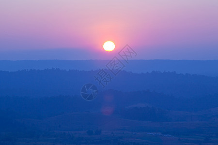 山边的日落天堂公园风景地球顶峰岩石森林土地太阳环境图片
