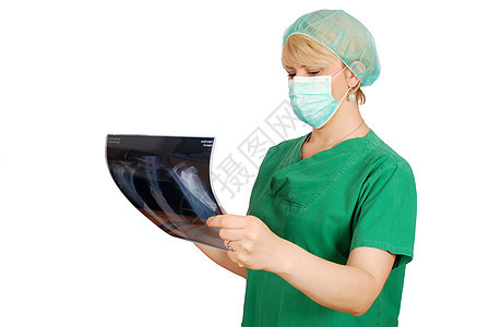 戴面罩检查X光的女医生图片
