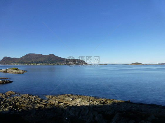 Fjord和岛屿胰岛天空山脉岩石巨石蓝色海岸灯塔图片