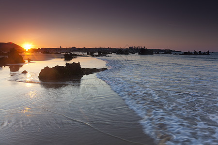 西班牙坎塔布里亚诺贾海尔盖拉斯海滩岩石海洋晴天编队太阳石头图片