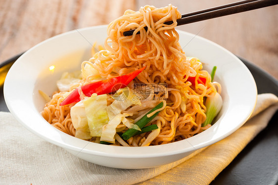 亚洲面条油炸大豆盘子烹饪洋葱营养美食搅拌餐厅食物图片