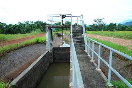洪水和灌溉运河工程曲柄户外开放环境压力建筑学控制齿轮灌溉障碍图片