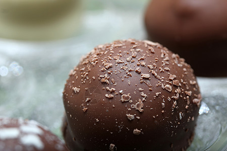 精细巧克力甜点礼物棕色可可展示糖果白色水晶熟食食物图片