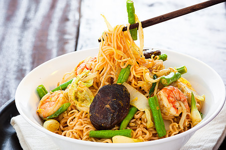 亚洲咖哩面午餐烹饪情调美食盘子面条蔬菜饮食食物筷子图片