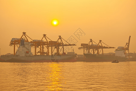 航运港橙子进口货运港口天空起重机海洋出口太阳贮存图片