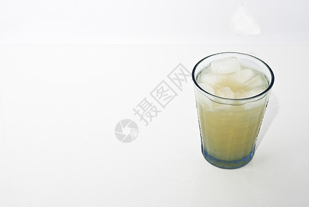 冰的鸡尾酒加冰水果稻草派对异国性别橙子反射果汁饮料庆典图片
