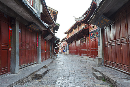清晨在中国的里江老城人群旅行街道建筑旅游房子流动少数民族窗户城市图片
