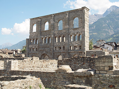 罗马戏剧Aosta艺术考古学纪念碑山脉地标联盟建筑学山谷废墟剧院图片