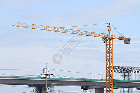 空中列车系统建造在 Nunthaburi Tha建筑水泥技术车站平台工作天空力量金属起重机图片