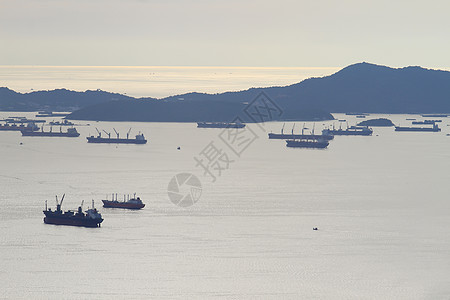 货物船在黄昏时的景象港口海岸海洋子集库存门户网站卡车蓝色产品车辆图片