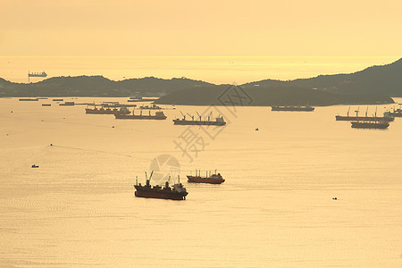货物船在黄昏时的景象货运库存车辆子集日落港口门户网站基础设施产品蓝色图片