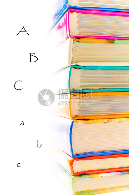 白色背景的堆叠书籍书店智慧小说出版物收藏学习图书馆字母文学意义图片
