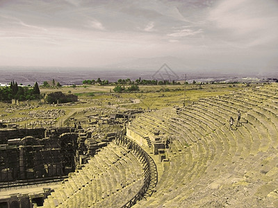 土耳其Pamukkale地区希拉波利斯古老的两栖剧院历史性蓝色废墟旅游天空古物建筑学旅行文明城市图片