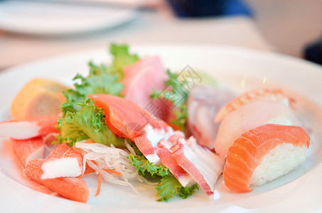 混合寿司和生鱼图片